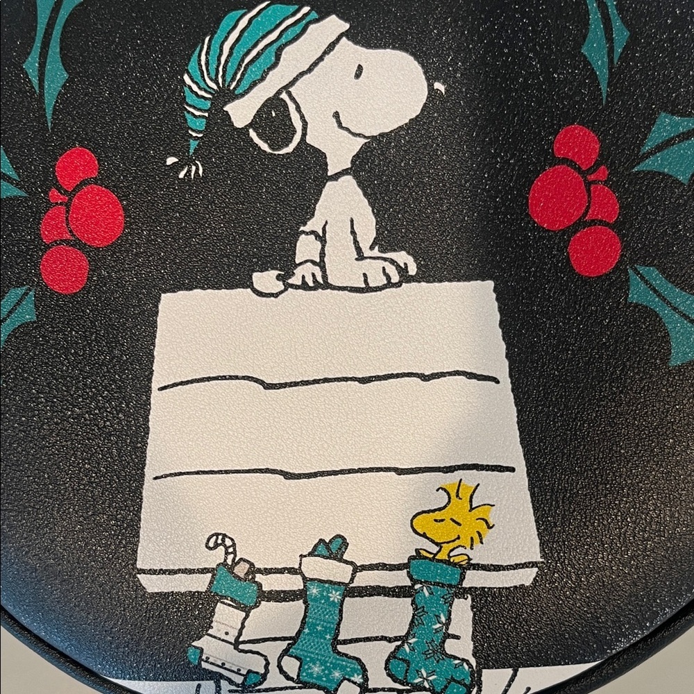 Loungefly Peanuts Snoopy Holiday Wreath Crossbody Bag - Picture 7 of 14